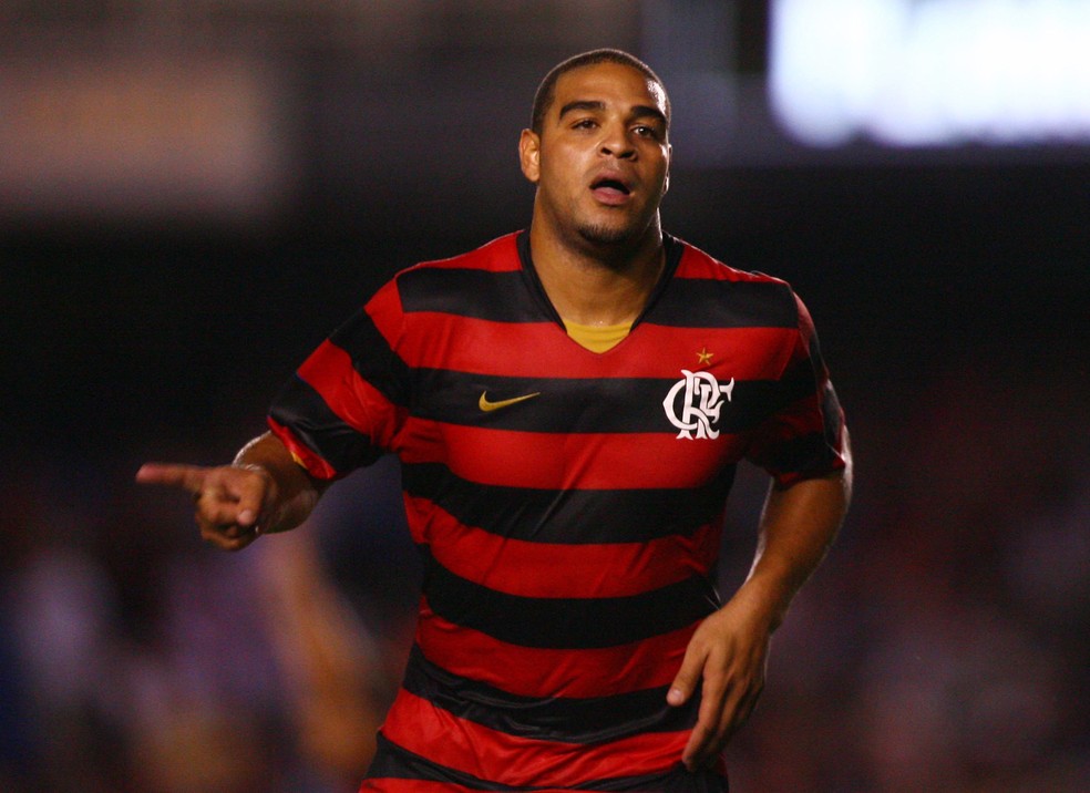Adriano Imperador jogando no Flamengo, em 2009 — Foto: Fernando Maia /Agência O Globo