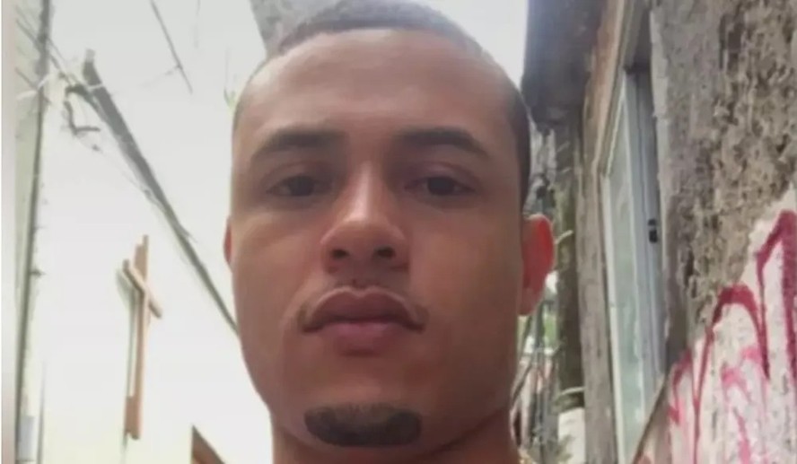 Saiba quem é Johny Bravo, traficante que receberia 47 fuzis apreendidos na  Zona Oeste do Rio
