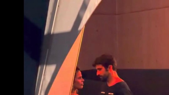 Wanessa Camargo e Bruno Bevan: Flagra em clima de romance após desfiles na Sapucaí