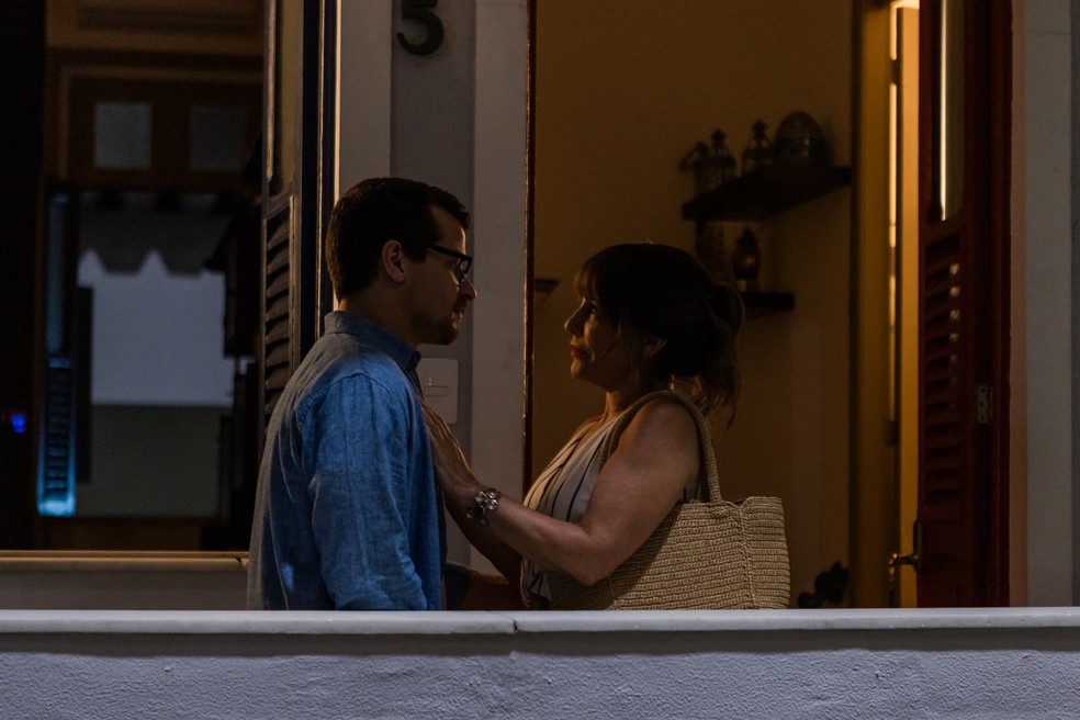 Davi (Thiago Martins) e Bárbara (Gloria Pires): casal em "Sexa" — Foto: Divulgação