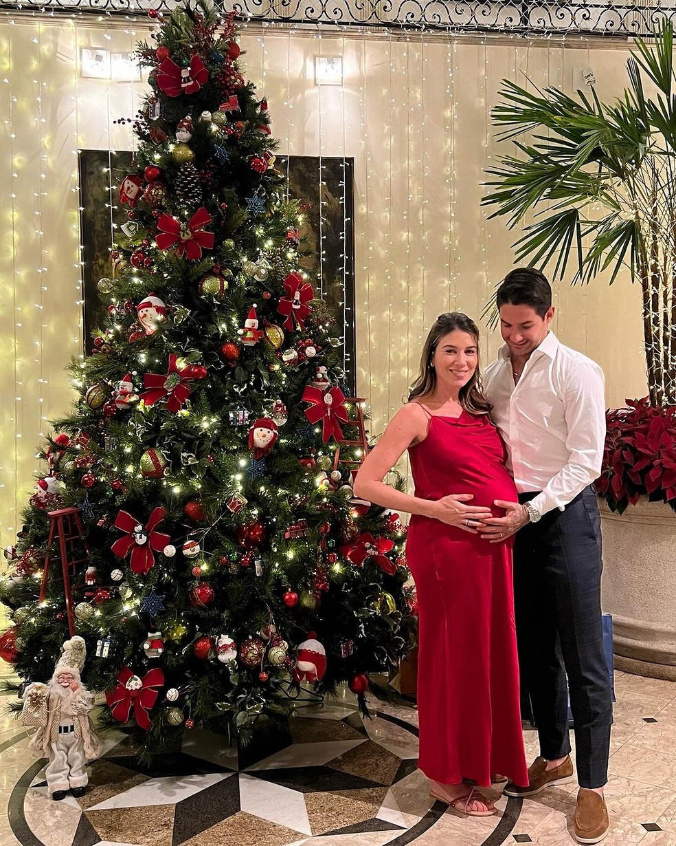 Filha preferida de Silvio Santos, Rebeca Abravanel voltou a ser  apresentadora após Pato desistir de time nos EUA