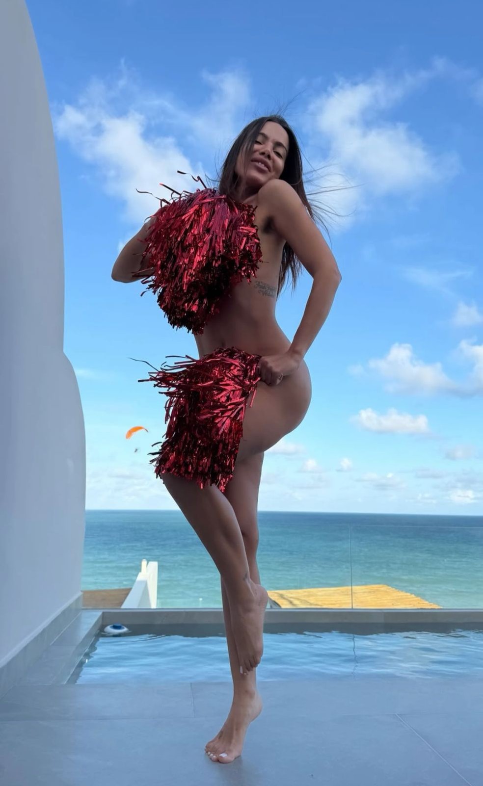 Anitta posa nua em hotel antes de show em Natal — Foto: Instagram