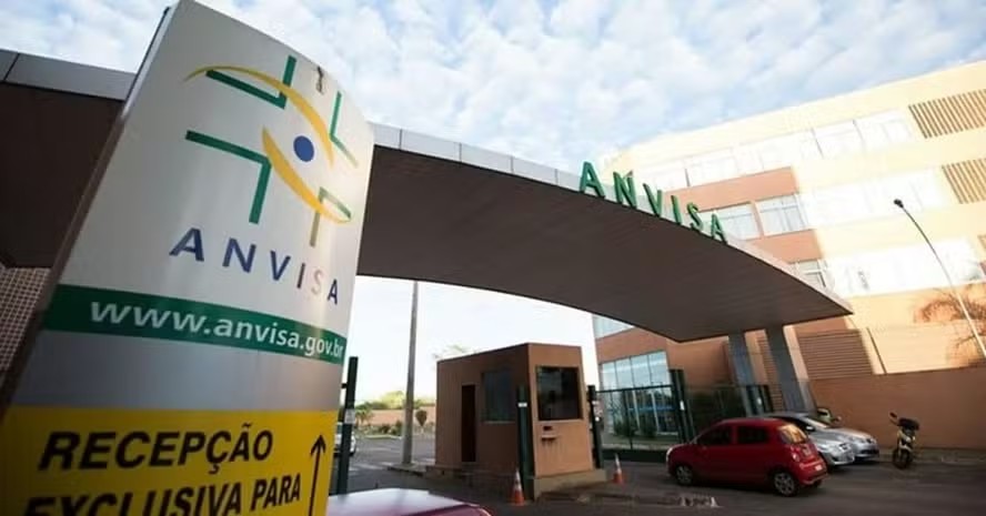 Anvisa proíbe produtos de limpeza de duas marcas; veja quais são e os riscos à saúde