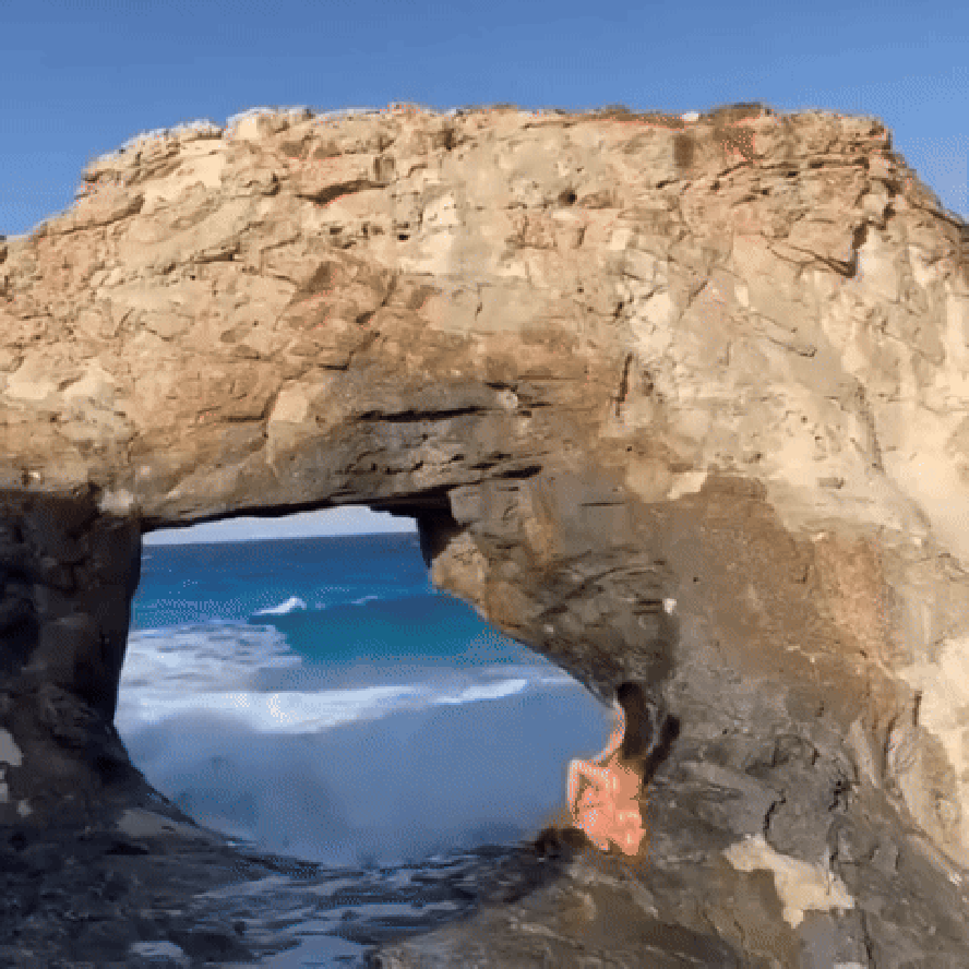 Mulher foi atingida enquanto tirava foto