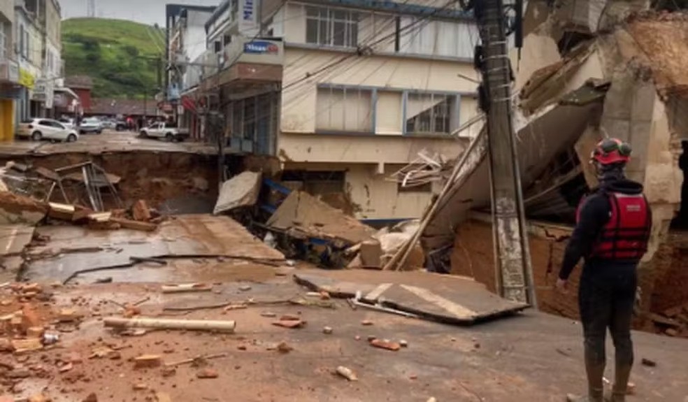 Temporal deixa ao menos 14 mortos em Juiz de Fora (MG) — Foto: Reprodução/CBMG