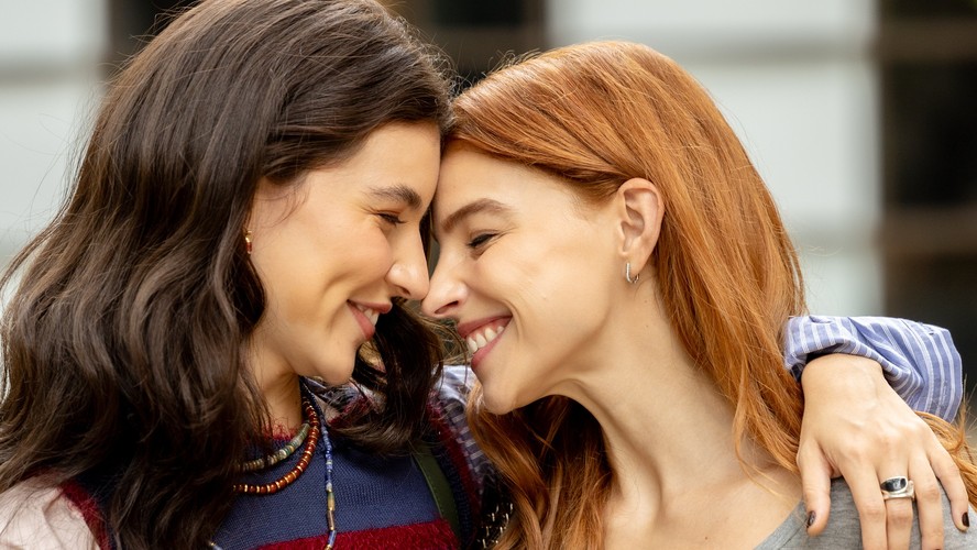 Lorena (Alanis Guillen) e Juquinha (Gabriela Medvedovsky): casal Loquinha