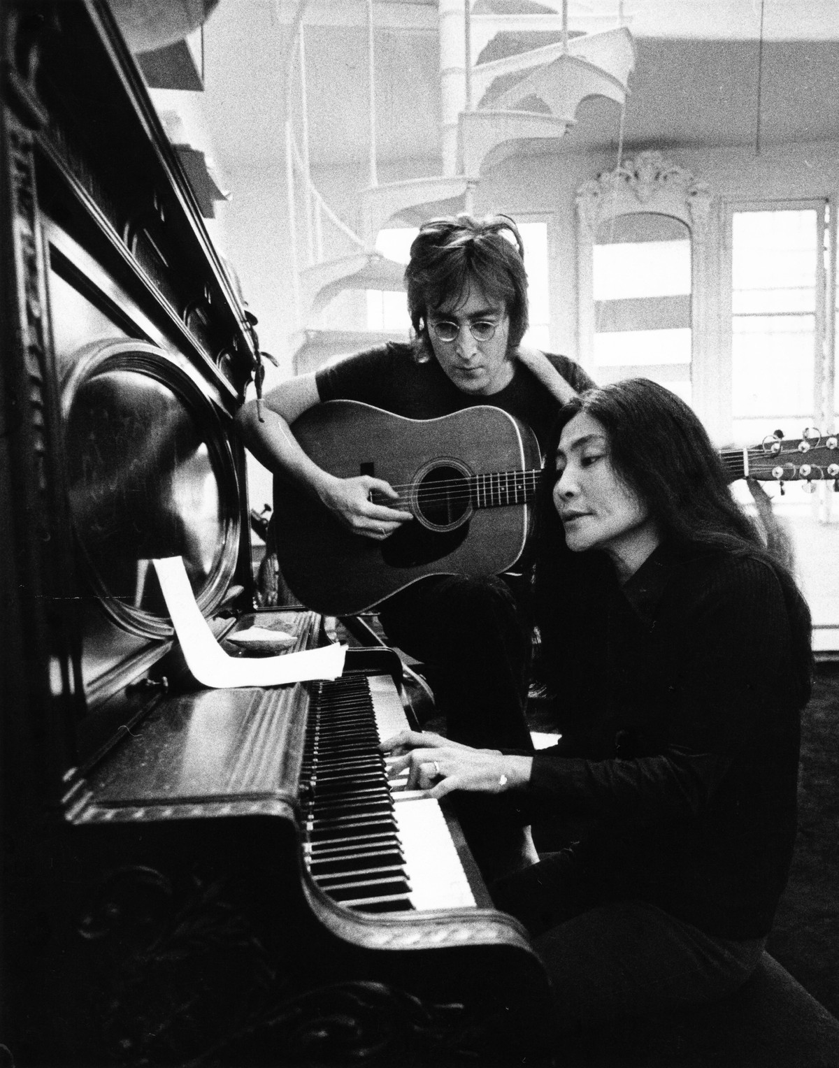 Yoko Ono acabou com os Beatles? Viúva de John Lennon relembra agressões ...