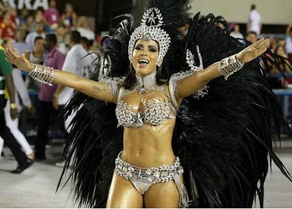 Anitta como musa da Mocidade em 2016 — Foto: Marcelo Theobald