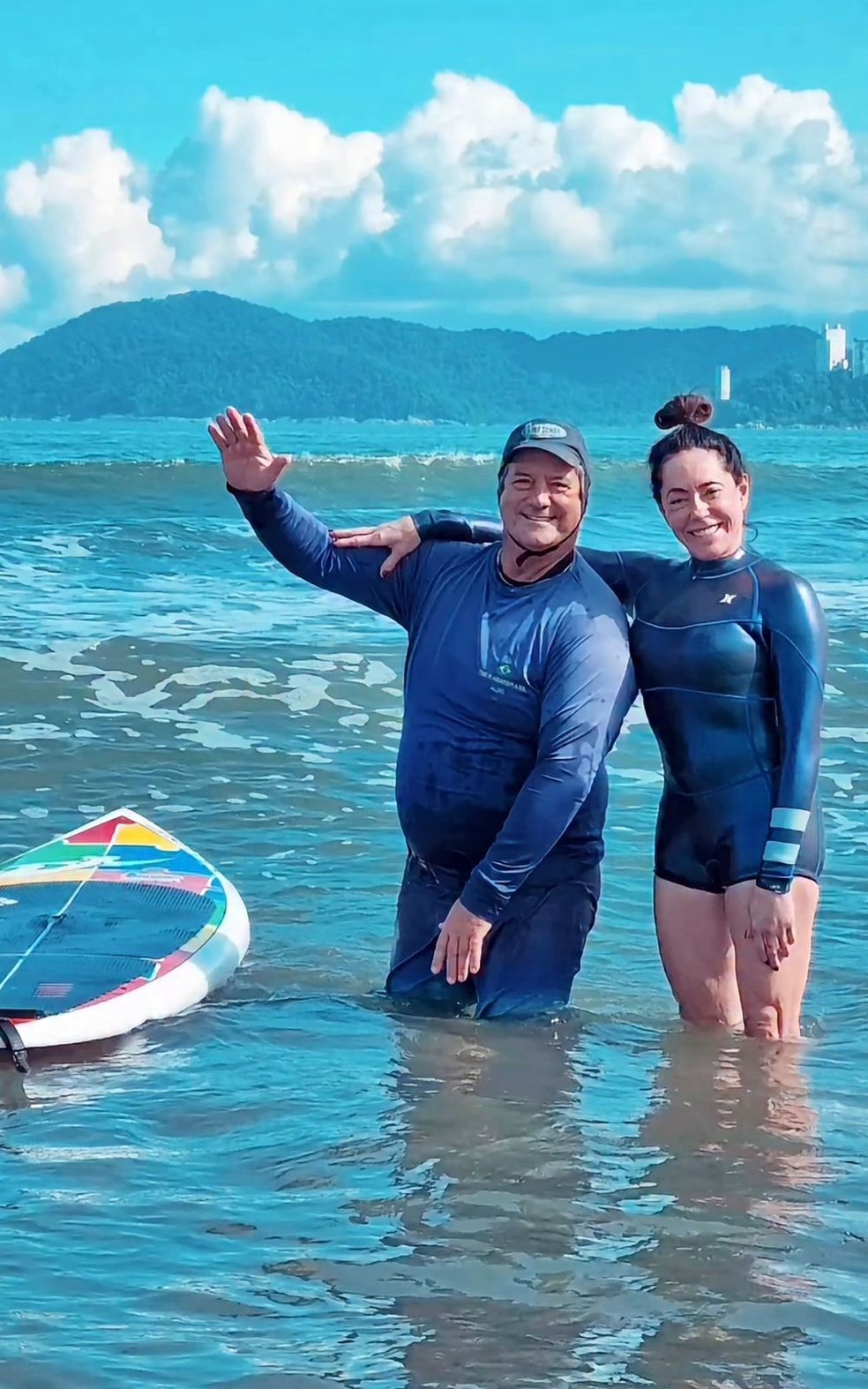 Christiane Torloni surfa aos 69 anos — Foto: Reprodução/Instagram