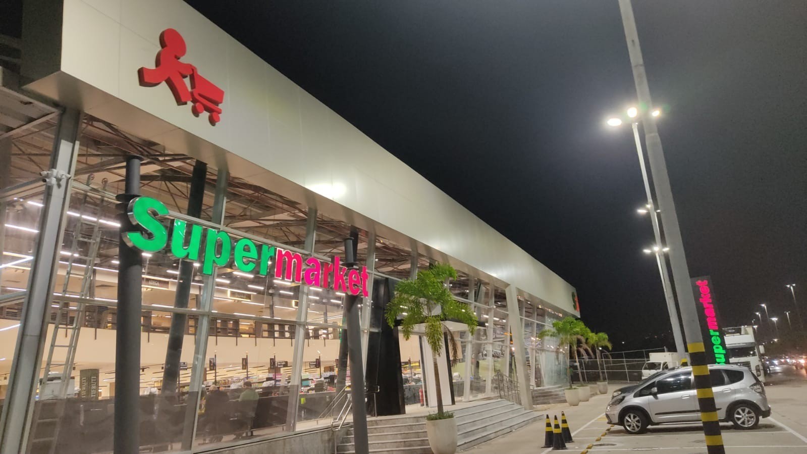 Rede de supermercados celebra aniversário com ofertas e 500 prêmios instantâneos de R$ 300