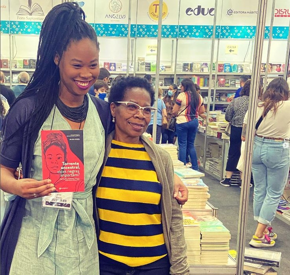 A advogada Juliana Souza com a mãe — Foto: rep/ instagram