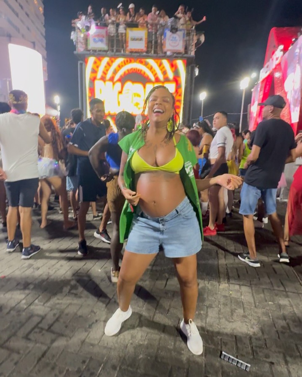 B&aacute;rbara Carine est&aacute; gr&aacute;vida de um menino &mdash; Foto: rep/  instagram