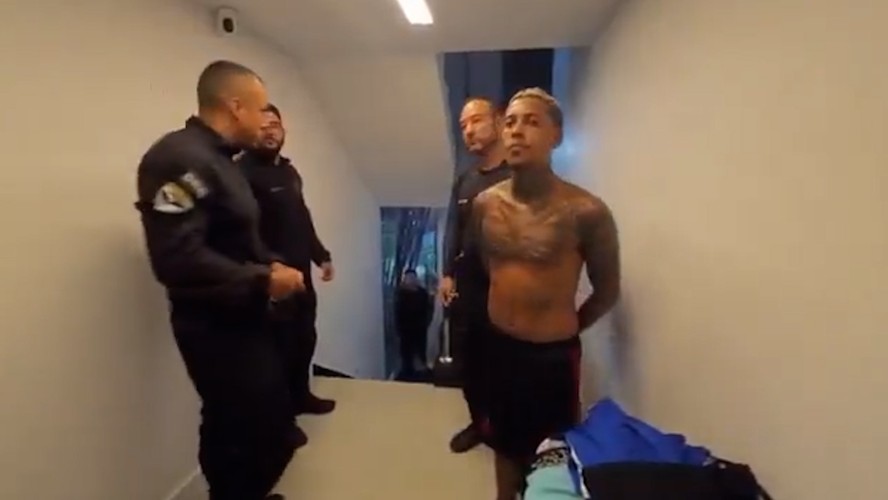MC Poze do Rodo &eacute; preso em condom&iacute;nio no Recreio