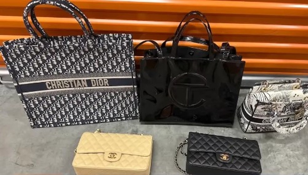 Bolsas caras que Wendy Wilkinson roubou de vizinha na Califórnia — Foto: Reprodução