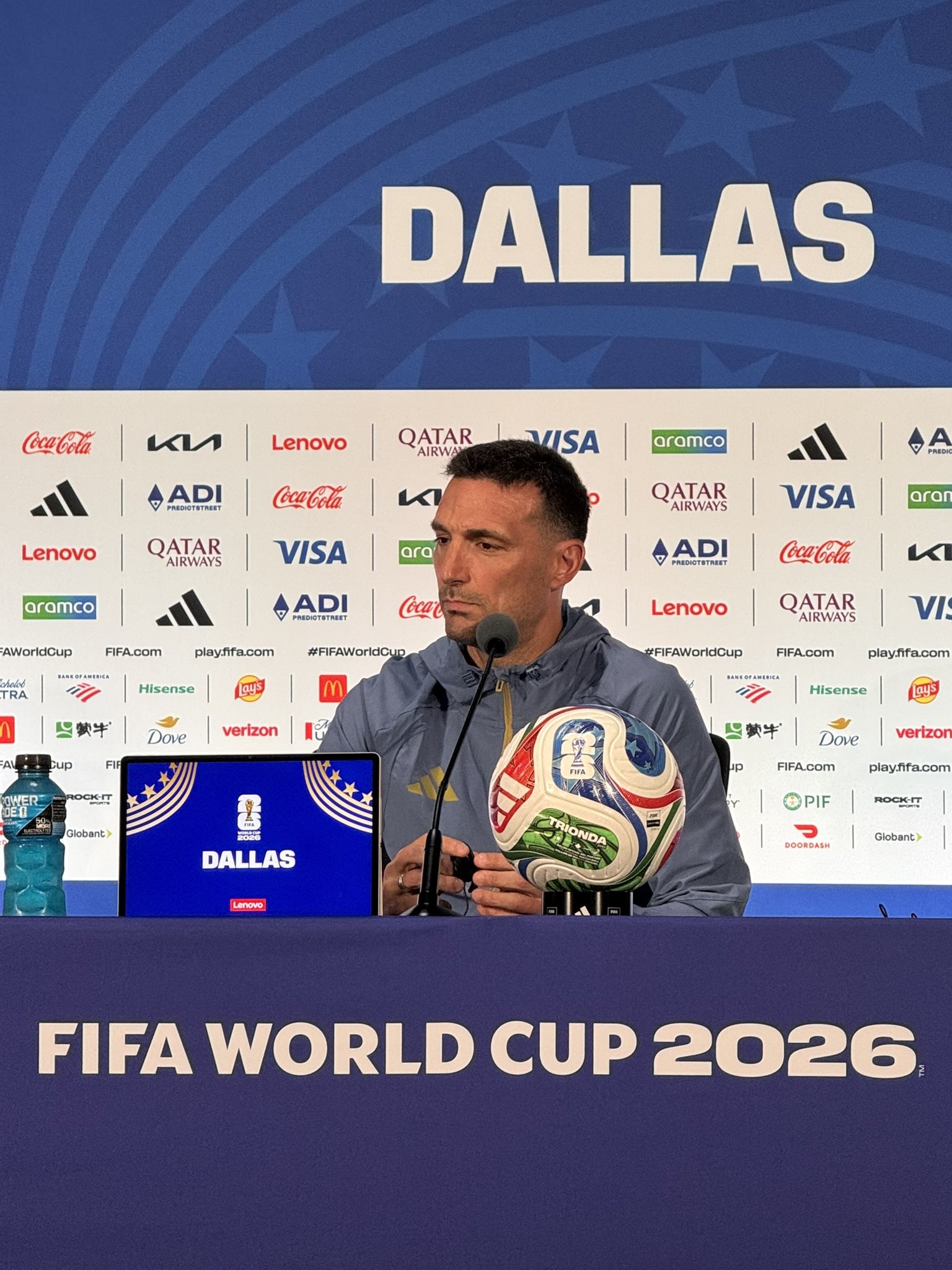 Messi poupado: craque da Argentina começará no banco contra a Jordânia, diz Scaloni