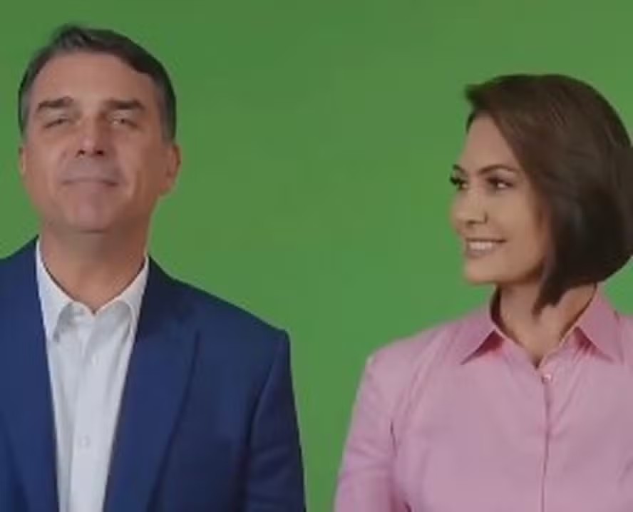 Michelle diz ao lado de Flávio que disputa presidencial é uma resposta 'aos injustiçados do 8 de janeiro': 'É sobre o meu marido'