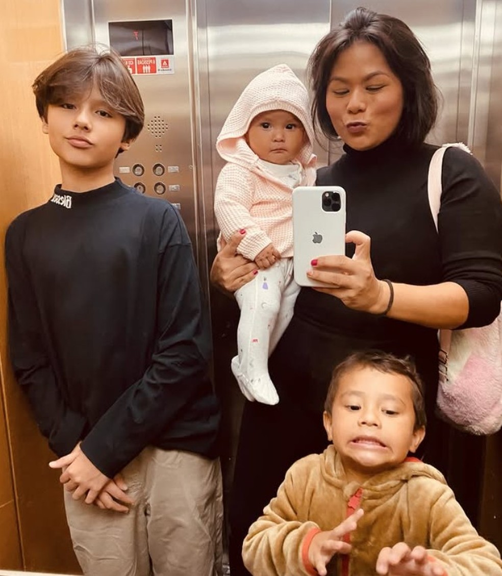 Eunice Baía com os três filhos — Foto: Reprodução/Instagram