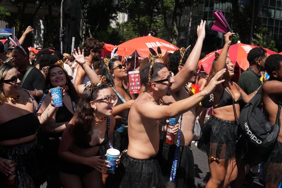 Amigos fizeram 'bloco da oncinha' para acompanhar o 'SeráQAbre?' — Foto: Divulgação