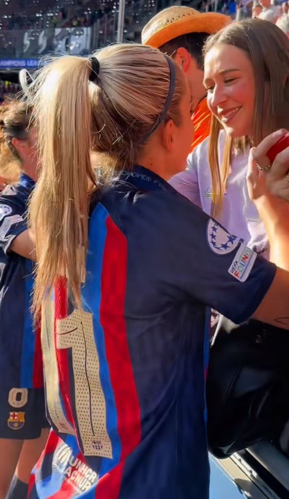 Alexia Putellas e Olga Rios — Foto: Reprodução/TikTok