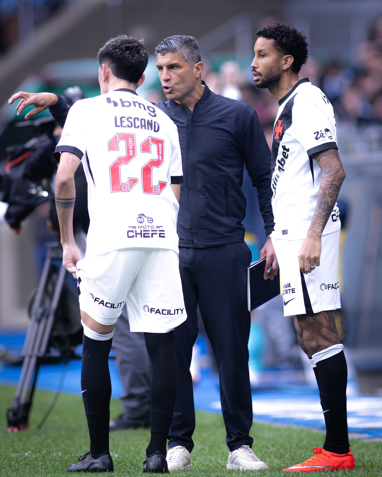 Quando poupar? Derrota expõe dilema de Pedro Emanuel no Vasco; veja calendário e jogadores mais utilizados