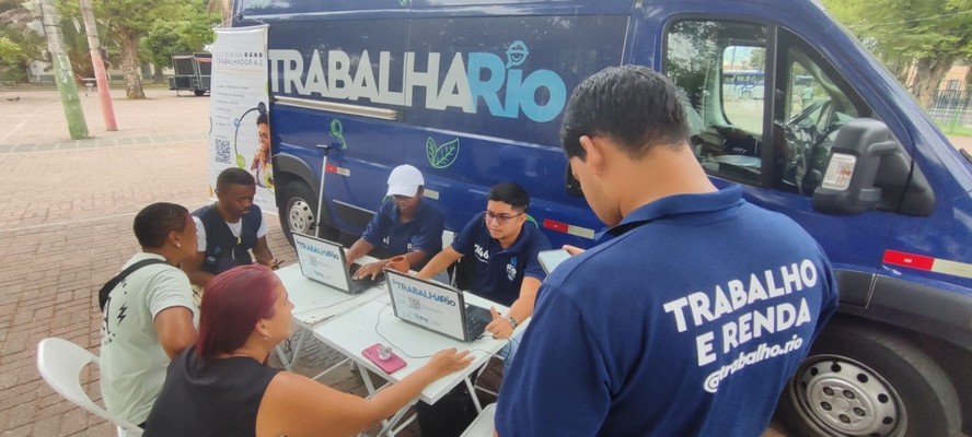 Programa Trabalha Rio cadastra interessados em vagas de emprego