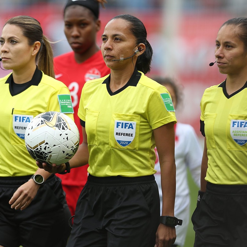 A árbitra Tatiana Guzmán — Foto: @fifa/Reprodução/Instagram