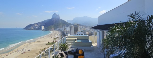 Vista da varanda para o Morro Dois Irmãos, no Leblon  — Foto: Leo Martins/Agência O Globo