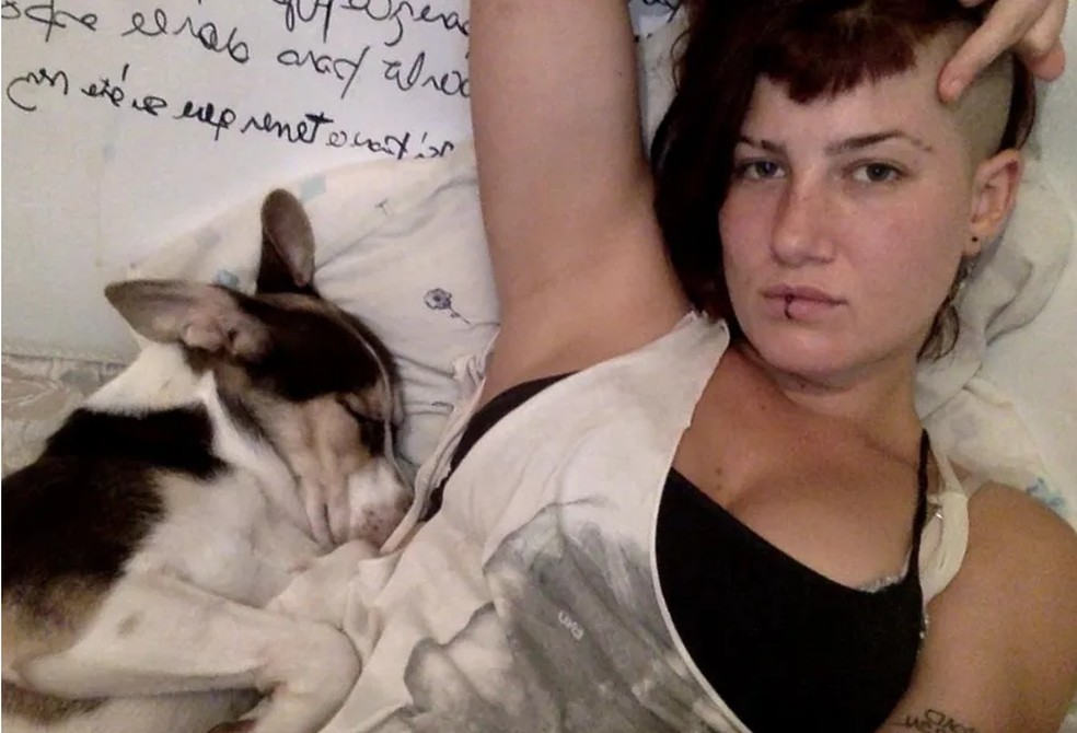 Florencia Aranguren, morta em Búzios, e o cachorro Tronko — Foto: Facebook/Reprodução