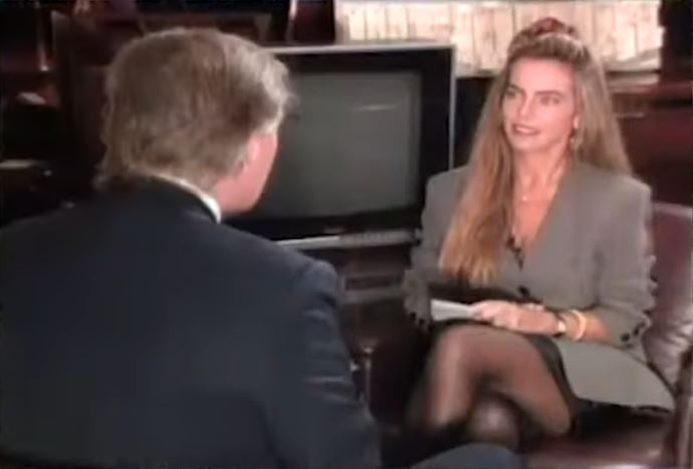 Bruna Lombardi na entrevista com Donald Trump em 1992 — Foto: reprodução/ youtube