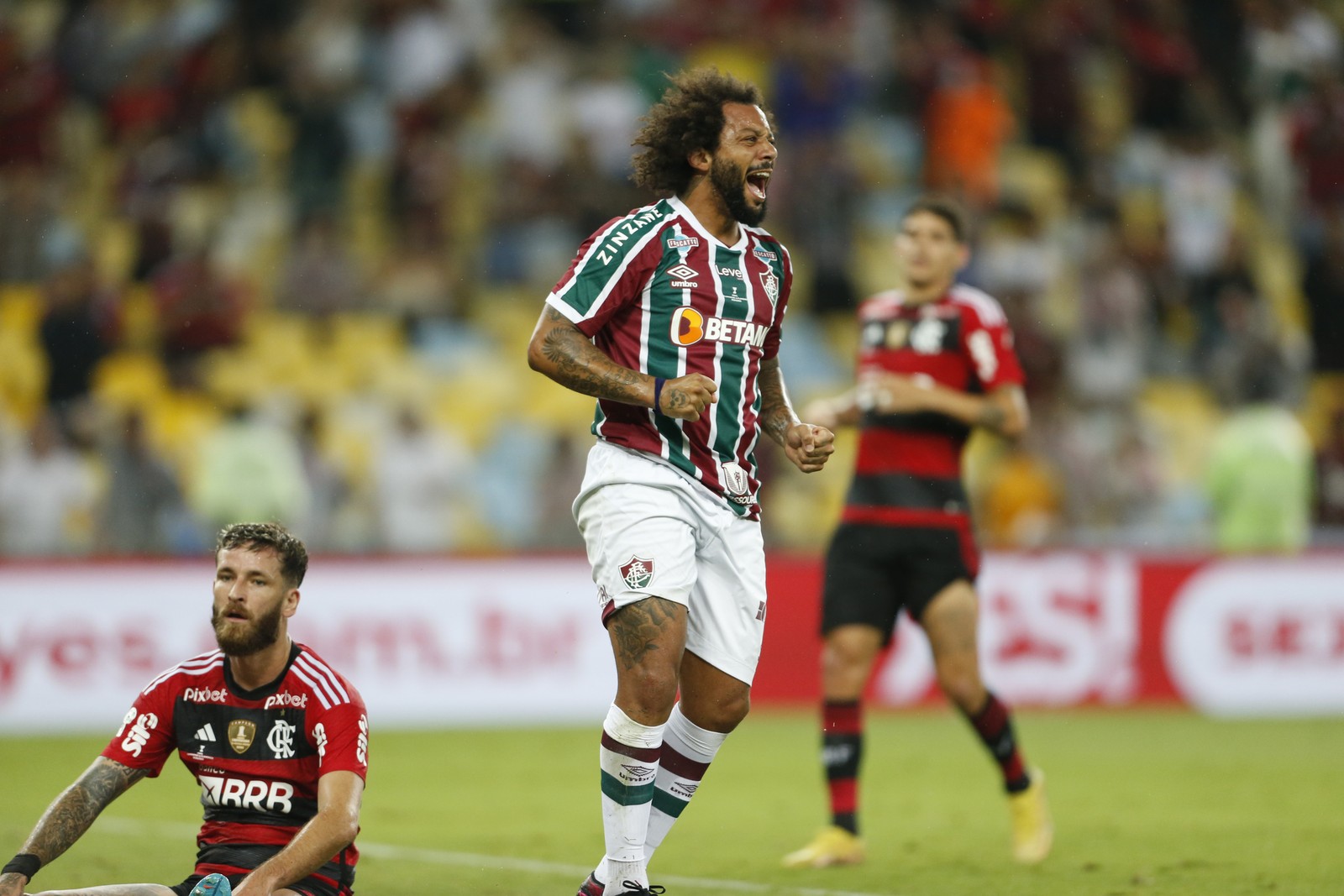 Marcelo marcou seu primeiro gol na volta ao Fluminense — Foto: Guito Moreto / Agência O Globo