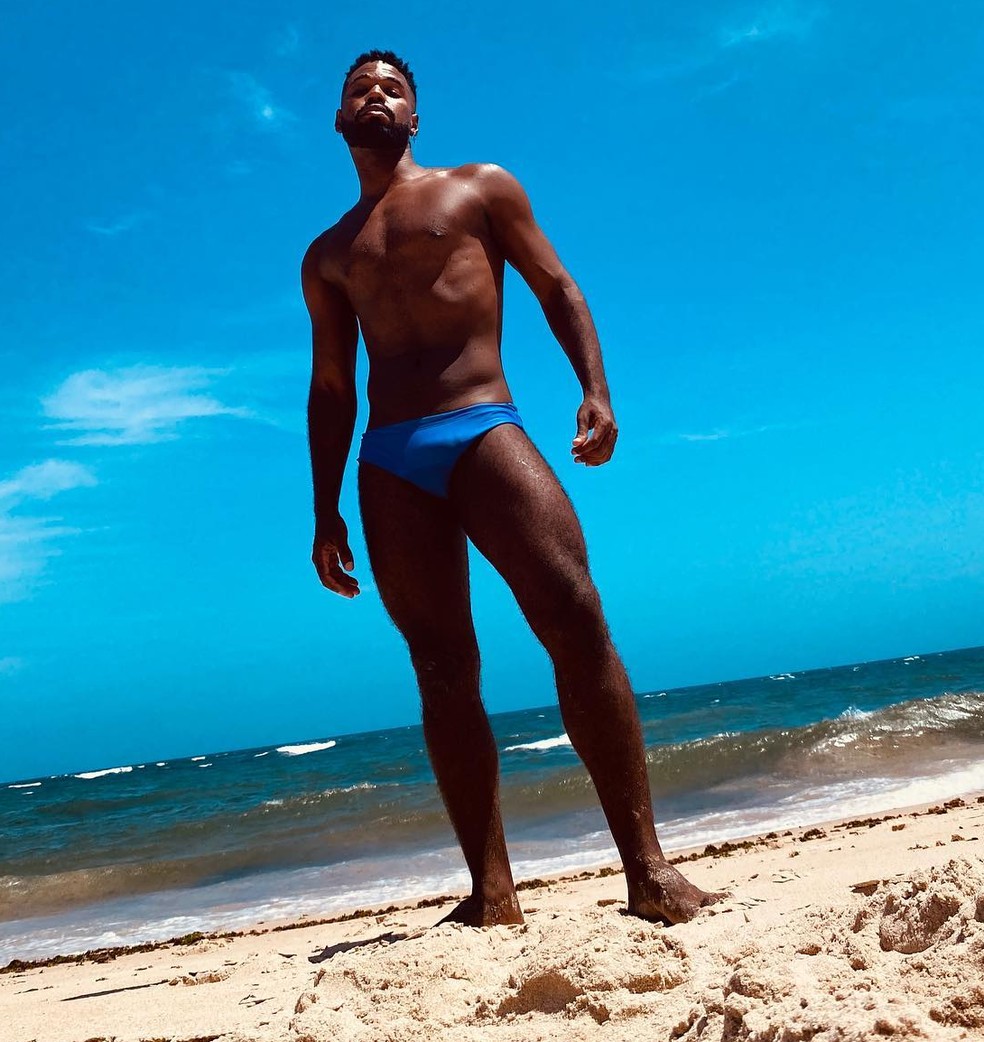 O bailarino Jordan Dafner namora o ex-goleiro Emerson Ferretti, presidente do Bahia — Foto: reprodução/ instagram