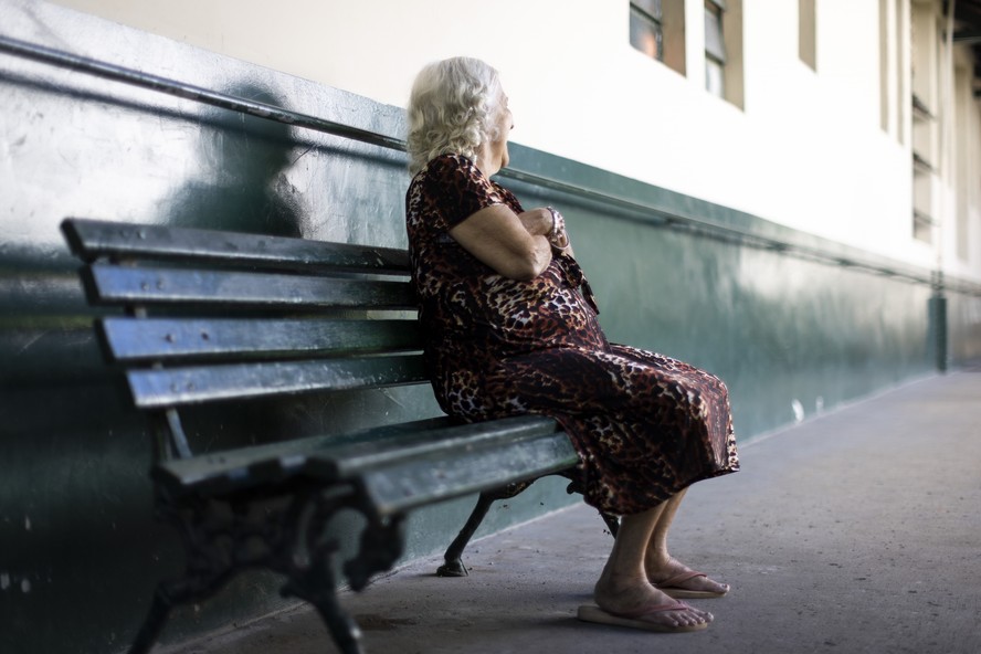 M., de 83 anos, foi vítima de uma cuidadora que tentou ficar com suas economias. Atualmente, ela está no Abrigo Cristo Redentor