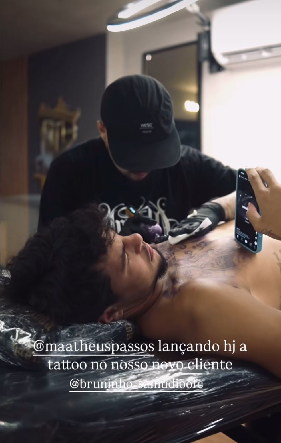 Bruno Samudio fecha peitoral com tatuagens &mdash; Foto: Reprodu&ccedil;&atilde;o/Instagram