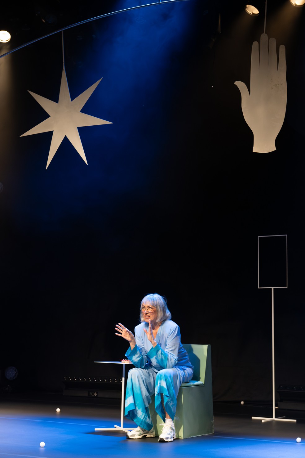 Lilia Cabral em cena no monólogo "Rita Lee: Balada da Louca" — Foto: Cauê Moreno/Divulgação