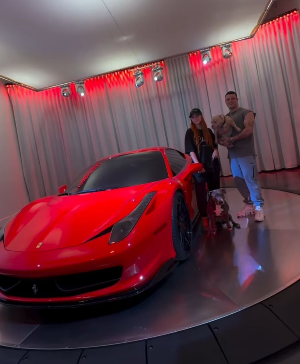 Filha de Gugu e namorado compram Ferrari de R$ 2,5 milhões nos EUA — Foto: Instagram