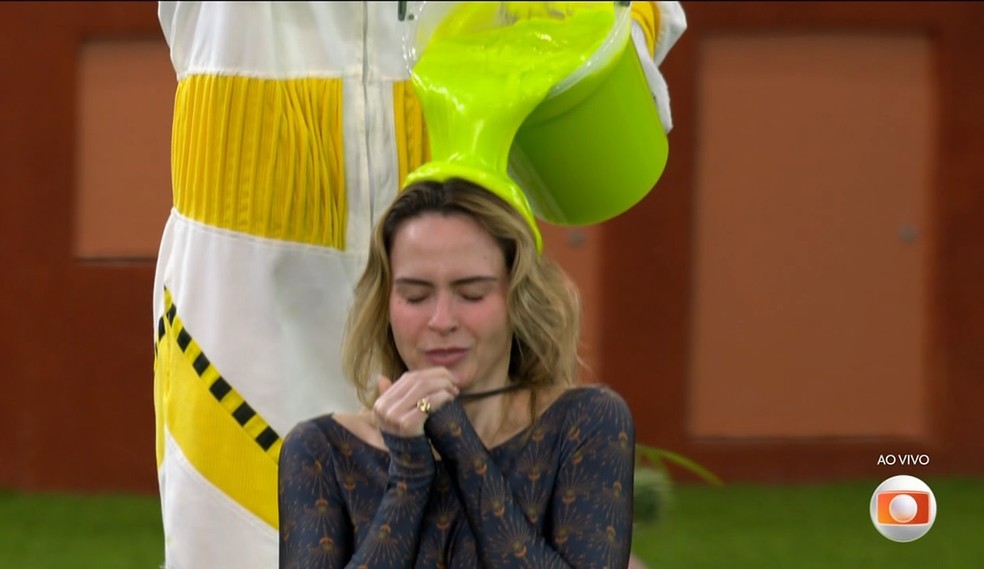 Ana Paula leva banho de gosma no sincerão do "BBB 26" — Foto: Reprodução/TV Globo