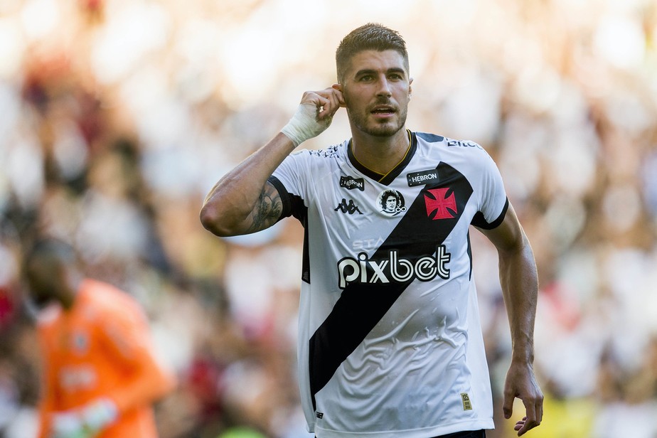 Pedro Raul treina no Vasco após dores na coxa e será relacionado contra ...
