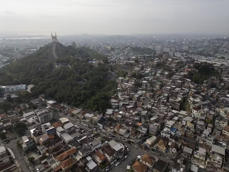 Violência: criança é baleada no Complexo da Penha