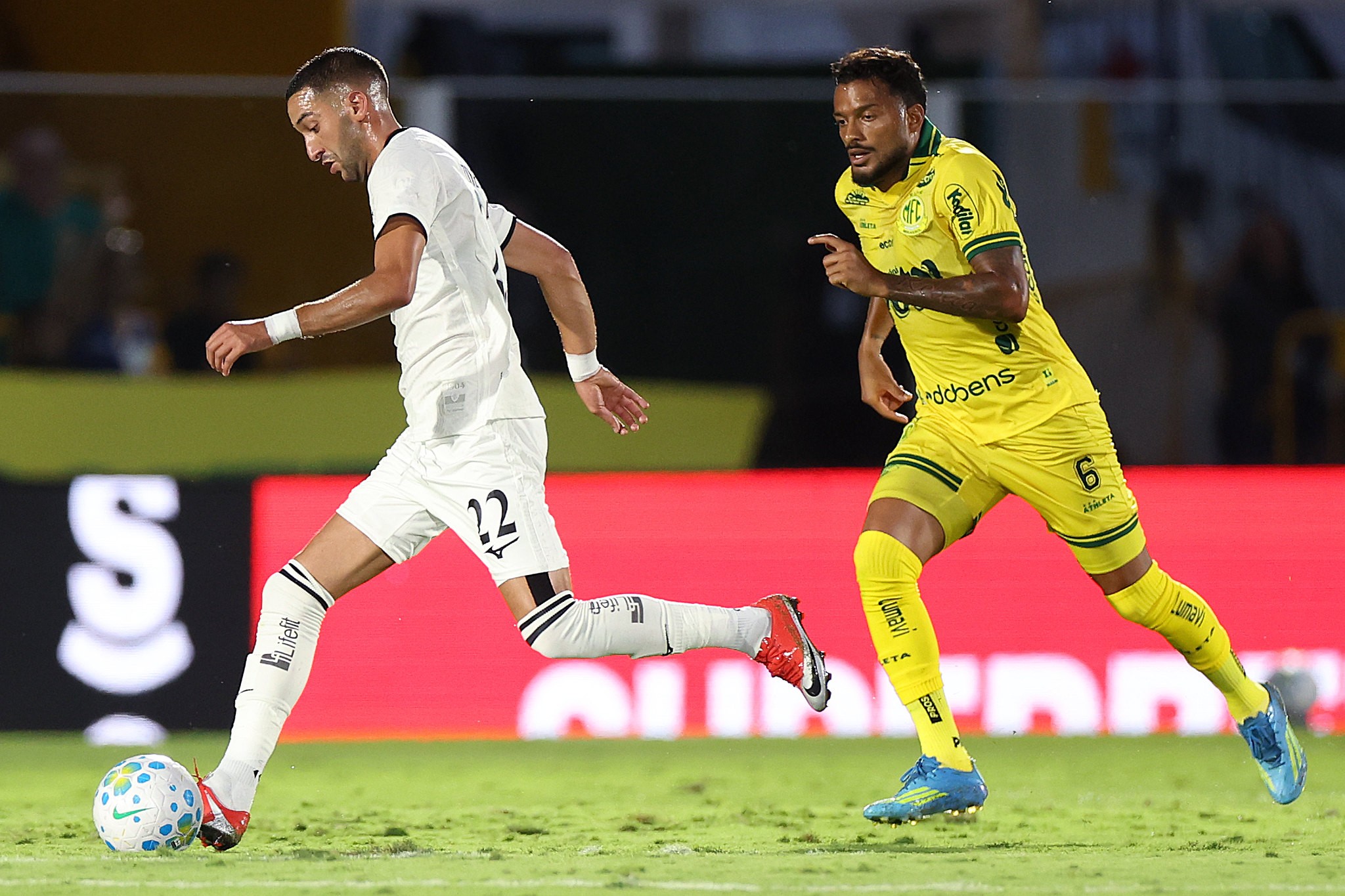 Novas regras fazem tempo médio de bola rolando subir mais de quatro minutos na Série A do Brasileirão