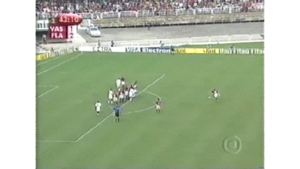 Gol de Petkovic (Flamengo) contra o Vasco, pela final do Carioca de 2001 — Foto: Reprodução