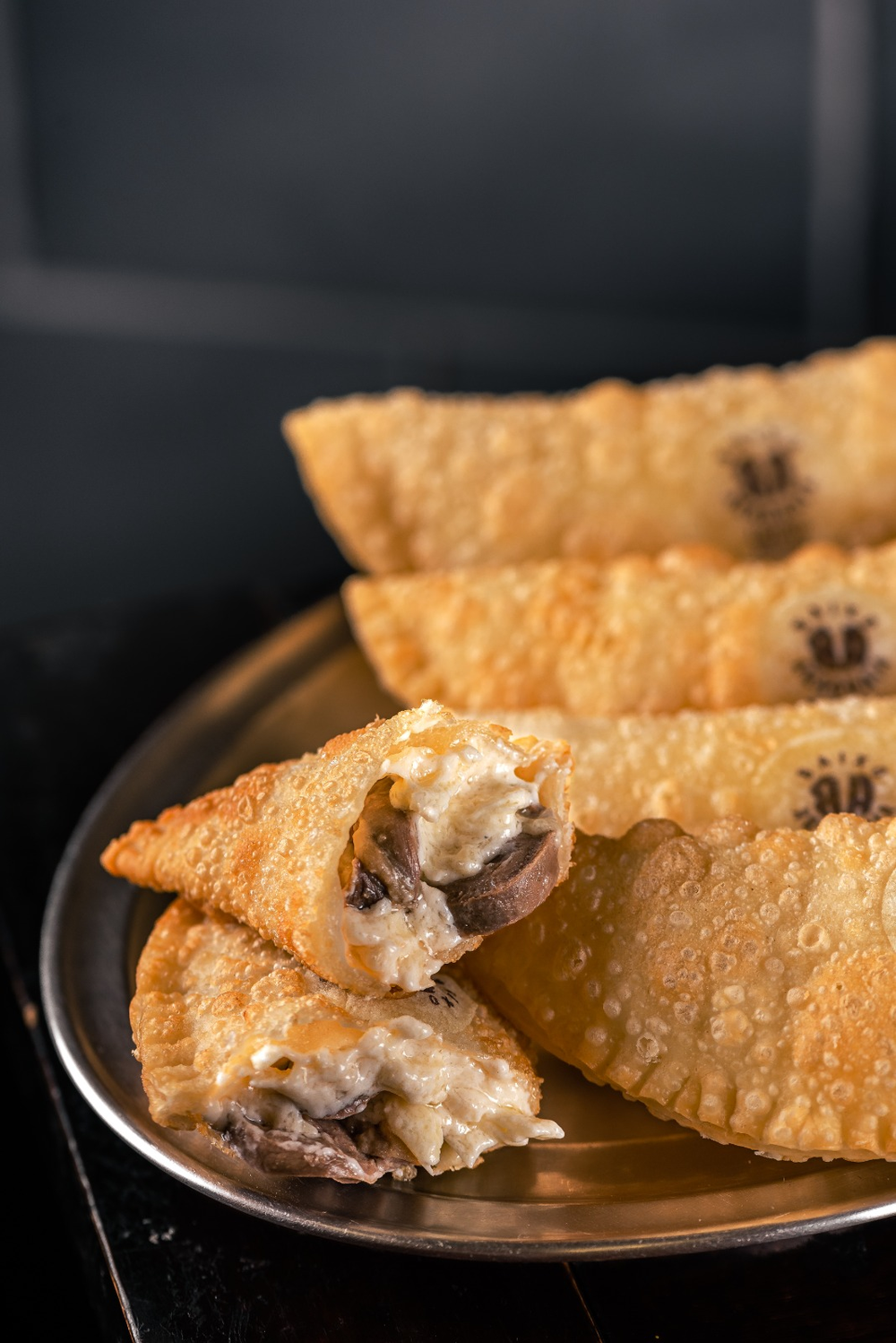 No Dia do Pastel, confira os melhores lugares para saboreá-los: dos ...
