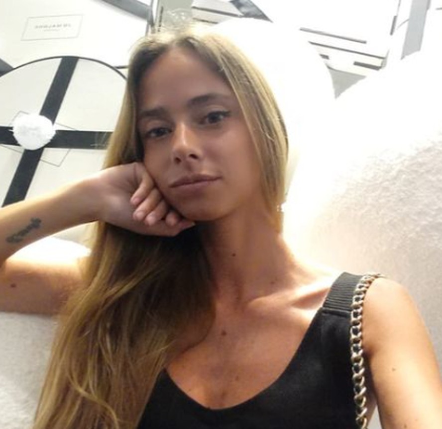 Mulher que mora com m&atilde;e no McDonald's do Leblon abre vaquinha online com  meta de R$ 10 mil