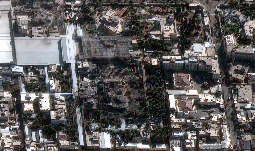 Destruição do complexo em Teerã onde morreu o aiatolá Ali Khamenei — Foto: AFP