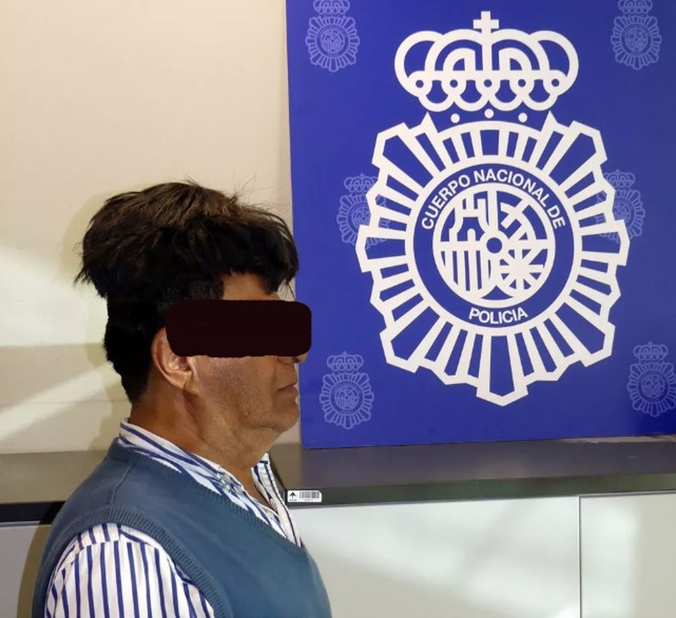 Colombiano tentou entrar na Espanha com cocaína sob a peruca — Foto: Reprodução/Policia Nacional de España