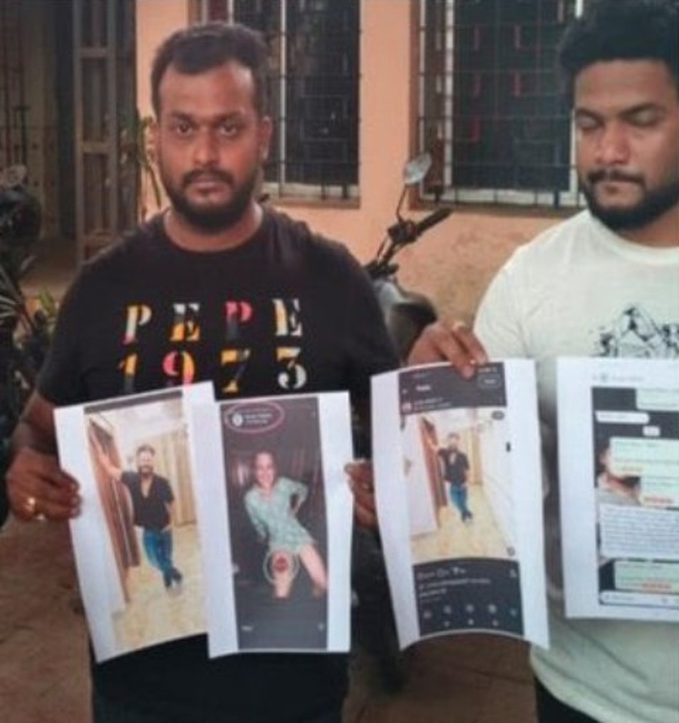 Hindus indignados exibem fotos do dono do est&uacute;dio e da atuagem em coxa de italiana feita nele &mdash; Foto: Reprodu&ccedil;&atilde;o/X