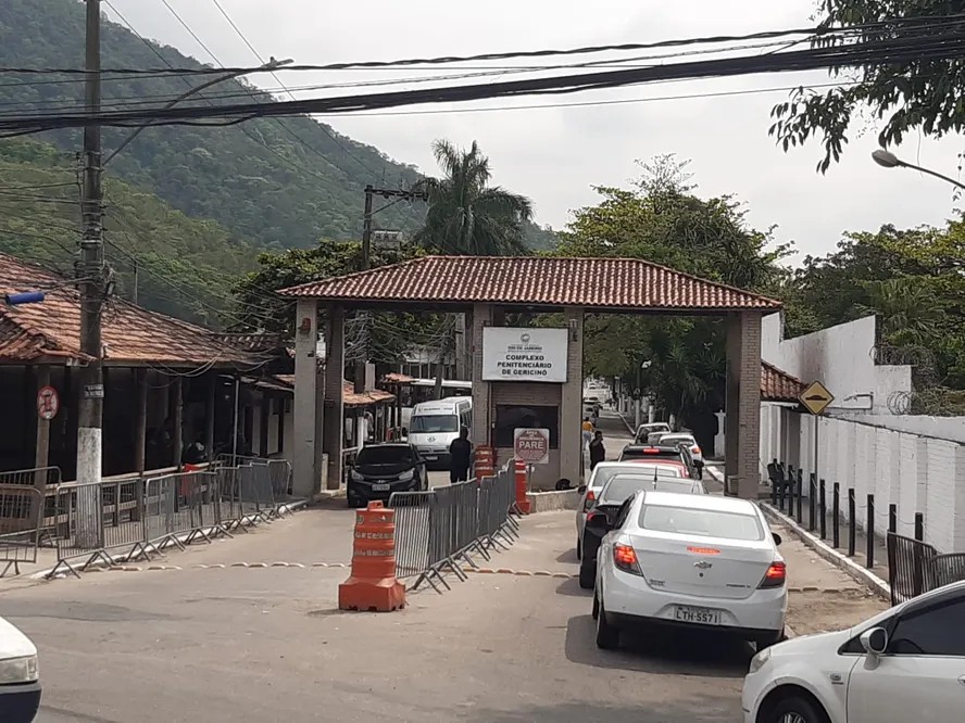 A entrada do Complexo Penitenciário de Gericinó