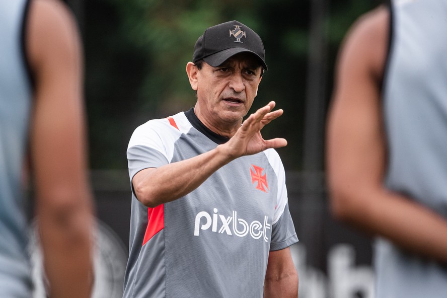 Ramón Díaz deve repetir a escalação do Vasco para enfrentar o Internacional hoje