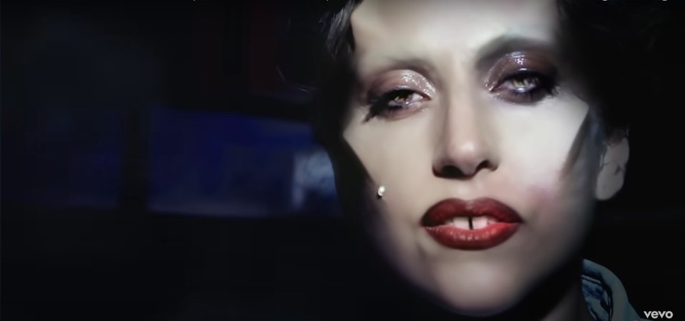 Lady Gaga no clipe de 'Born this way' — Foto: Reprodução