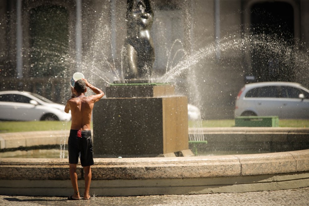 Calor no Centro do Rio — Foto: Roberto Moreyra/Agência O Globo