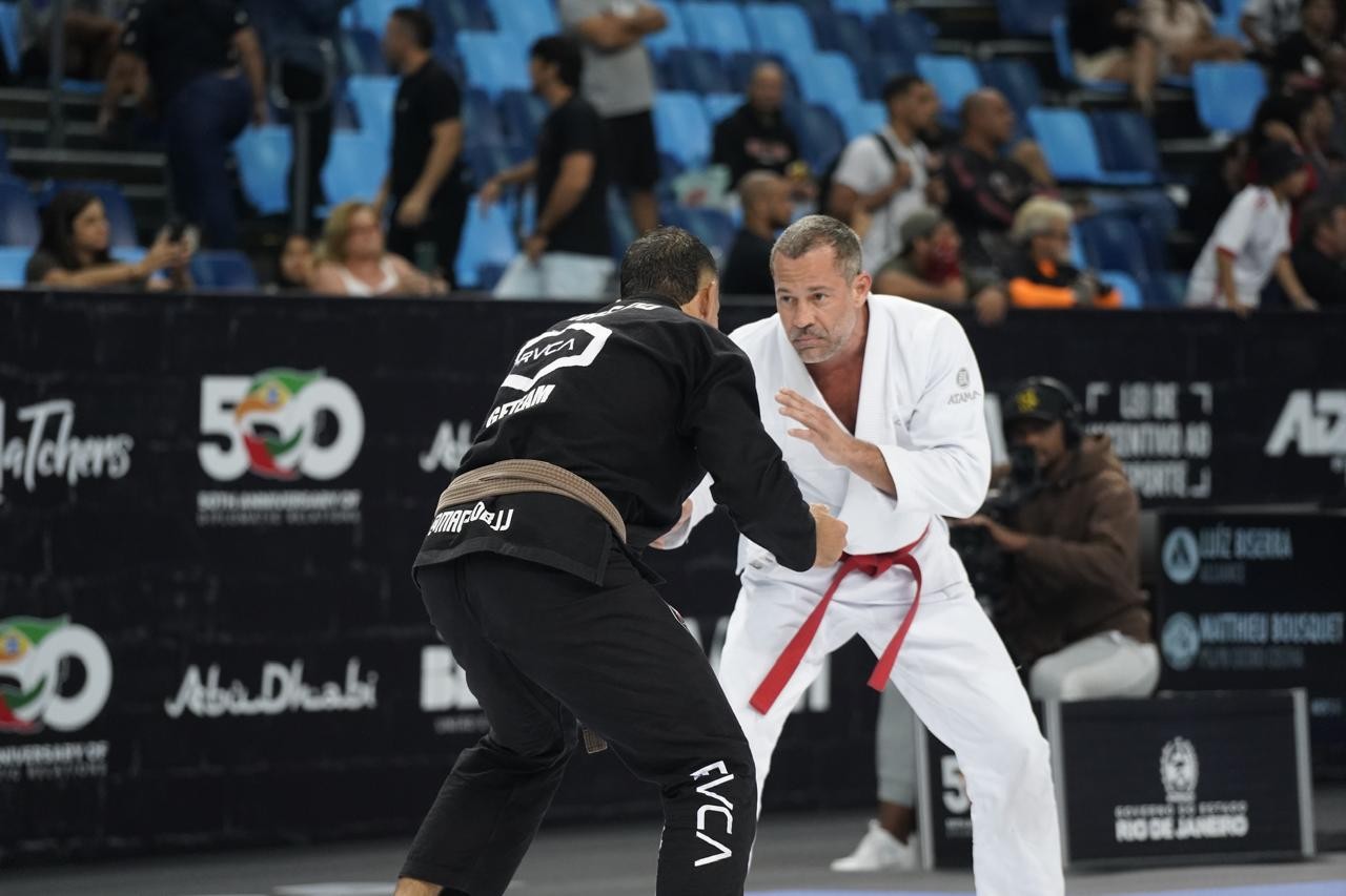 Malvino Salvador volta a competir depois de 30 anos e é campeão do Abu ...